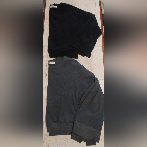 2- Project Social T. L.A.- Size M. Cropped Black & Gray Bell/Slit Sleeve Sweater - Picture 2 of 7